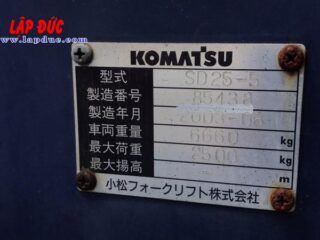 Xe xúc nâng KOMATSU SD25-6