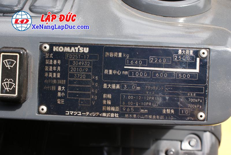 Xe nâng KOMATSU máy dầu 2.5 tấn FD25T-17 giá rẻ