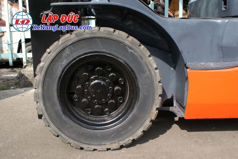 Các loại lốp đặc cho xe nâng 2.5 tấn 3