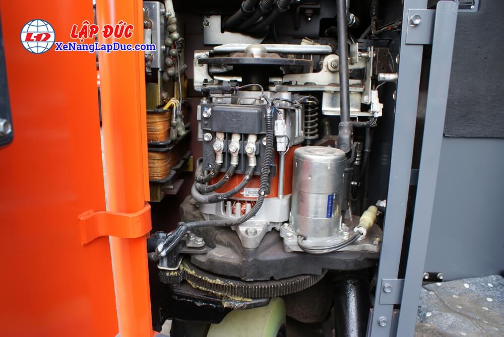Hệ thống motor và phanh trên Xe Nâng Điện Đứng Lái 900kg TOYOTA 7FBRK9