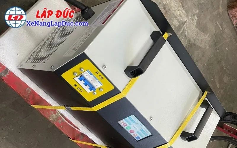 Máy sạc nhanh pin Lithium Xe nâng 48V 200A