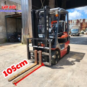 Càng nâng dài 105cm, Sức nâng 1.4 tấn tại tâm tải 500mm Đảm bảo xử lý hàng hóa nhanh chóng và ổn định, thích hợp với các loại pallet 1.1m