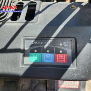 Hệ thống sạc trên Xe nâng điện Toyota 7FB14 . Xe không phát thải khí độc hại, thích hợp cho những môi trường làm việc trong nhà yêu cầu tiêu chuẩn vệ sinh cao