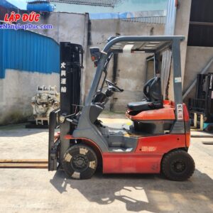 Toyota 7FB14 được trang bị pin ắc quy 48V 485Ah, cung cấp thời gian hoạt động liên tục lên tới 5 giờ, đáp ứng nhu cầu làm việc theo ca