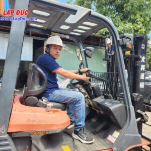 Xe nâng Toyota 7FB14 cũ chất lượng tốt có giá chỉ khoảng 150 triệu, trong khi xe nâng mới có thể lên đến 500 triệu, giúp doanh nghiệp tiết kiệm đáng kể chi phí