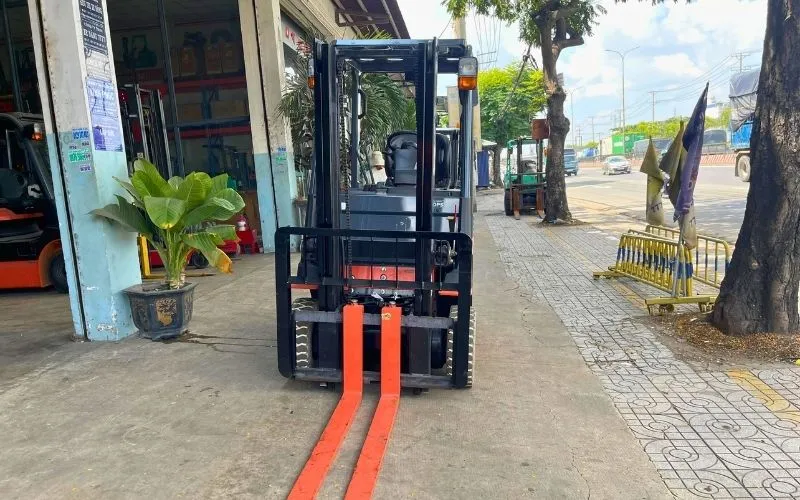 Xe Nâng Điện Ngồi 1.5 Tấn TOYOTA 8FB15