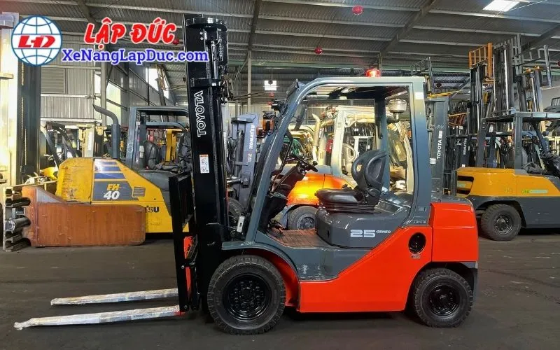 Xe Nâng Dầu 2.5 Tấn TOYOTA 02-8FD25