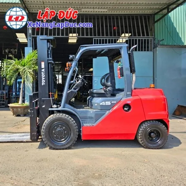 Xe Nâng Dầu 4.5 Tấn TOYOTA 8FD45