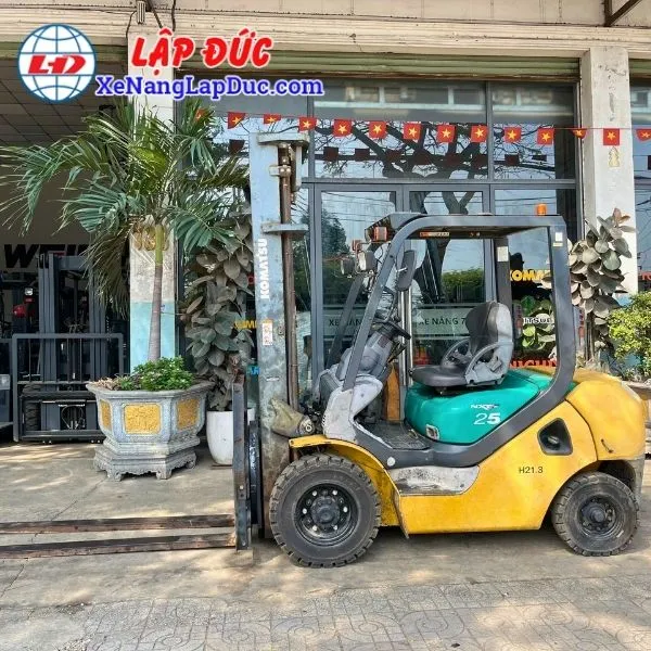 Xe Nâng Dầu 2.5 Tấn KOMATSU FD25C-16