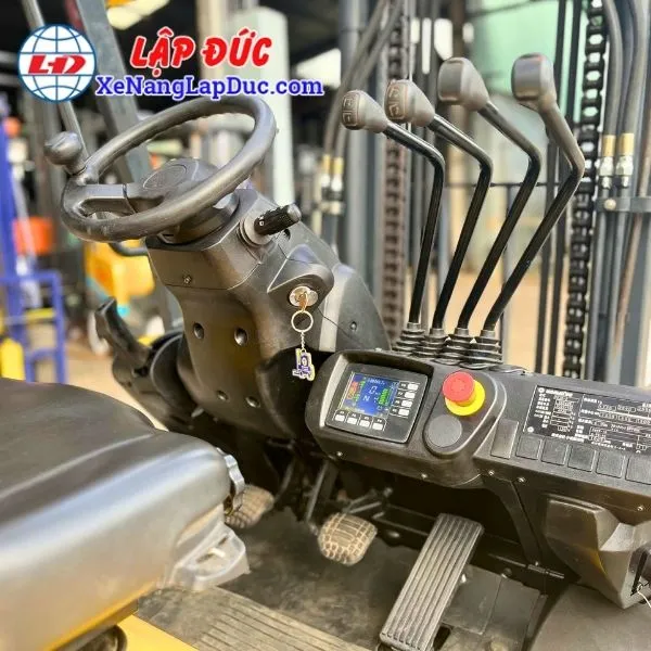 Xe Nâng Điện Ngồi Lái 3 Tấn KOMATSU FE30-2