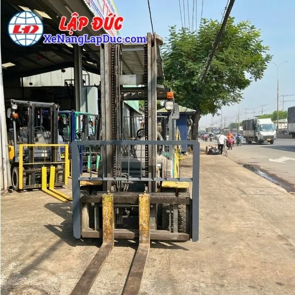 Xe Nâng Dầu 3 Tấn KOMATSU FD30C-16