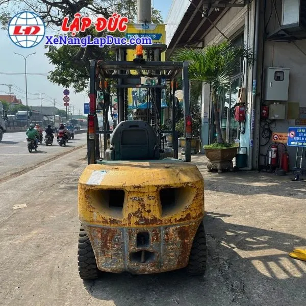 Xe Nâng Dầu 3 Tấn KOMATSU FD30C-16