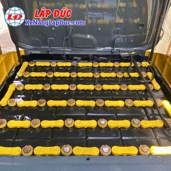 Xe Nâng Điện Ngồi Lái 2 Tấn KOMATSU FB20-12