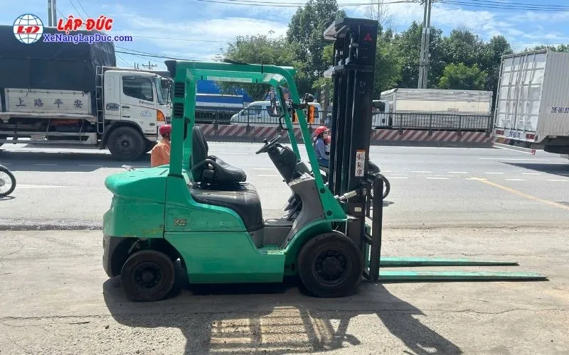Xe Nâng Dầu 2.5 Tấn MITSUBISHI FDE25T