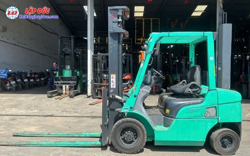 Xe Nâng Dầu 2.5 Tấn MITSUBISHI FDE25T