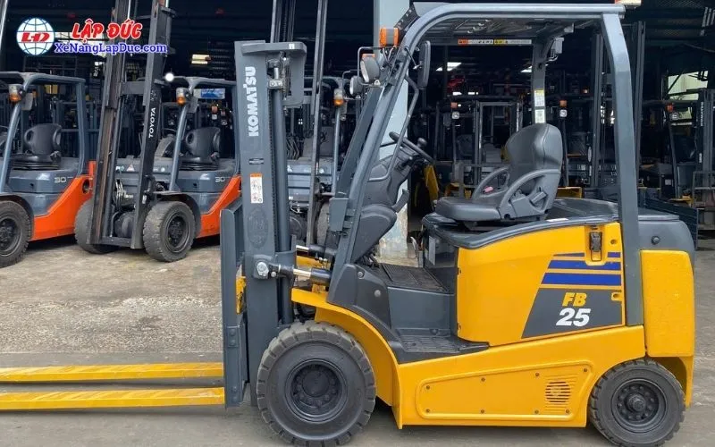 Xe Nâng Điện Ngồi Lái 2.5 Tấn KOMATSU FB25-12