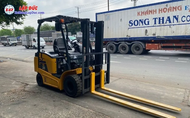 Xe Nâng Điện Ngồi Lái 2.5 Tấn KOMATSU FB25-12