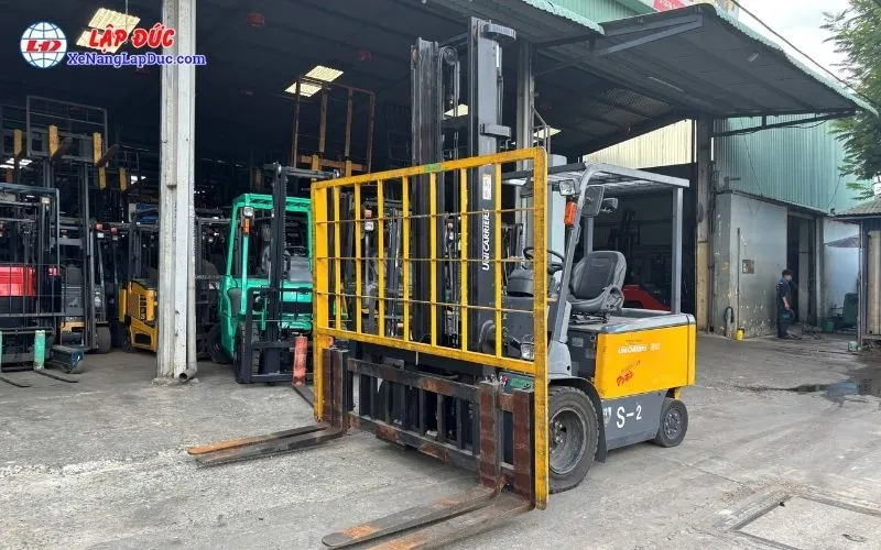 Xe Nâng Điện Ngồi Lái 3 Tấn UNICARRIERS FB30-8