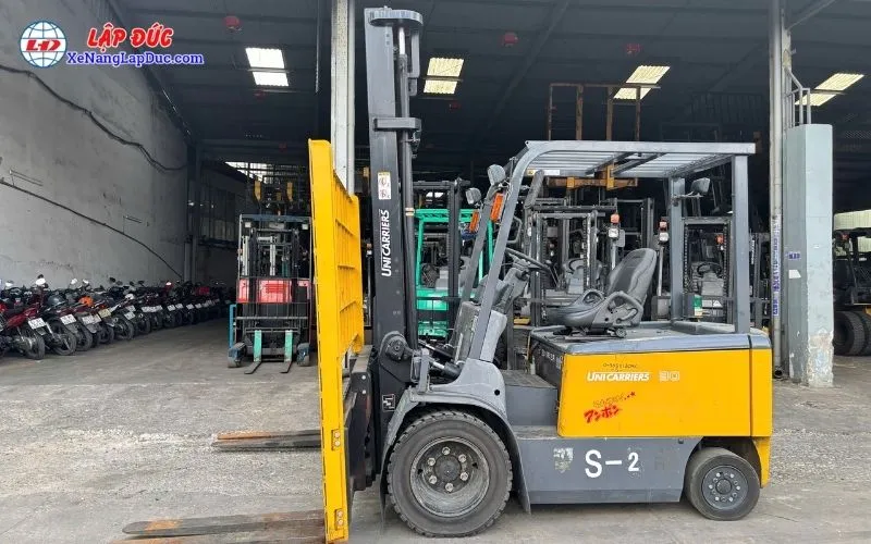 Xe Nâng Điện Ngồi Lái 3 Tấn UNICARRIERS FB30-8