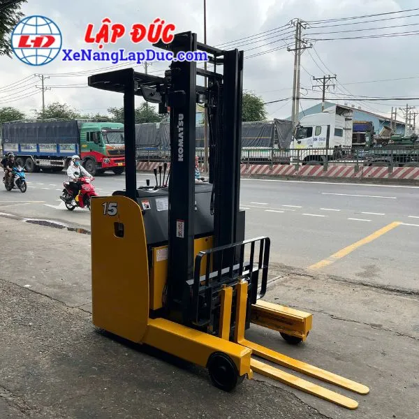 xe-nang-dien-dung-lai-1-5-tan-komatsu-fb15rl-15-7 (4) Xe Nâng Điện Đứng Lái 1.5 Tấn KOMATSU FB15RL-15