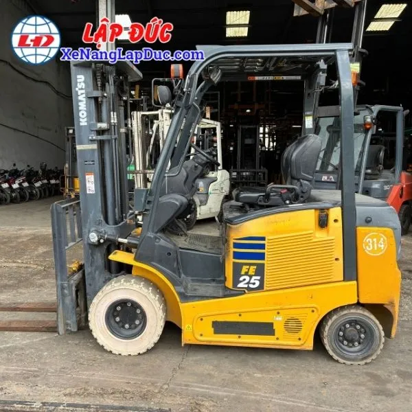 xe-nang-dien-ngoi-lai-2-5-tan-komatsu-fe25-1-6 (2) Xe Nâng Điện Ngồi Lái 2.5 Tấn KOMATSU FE25-1