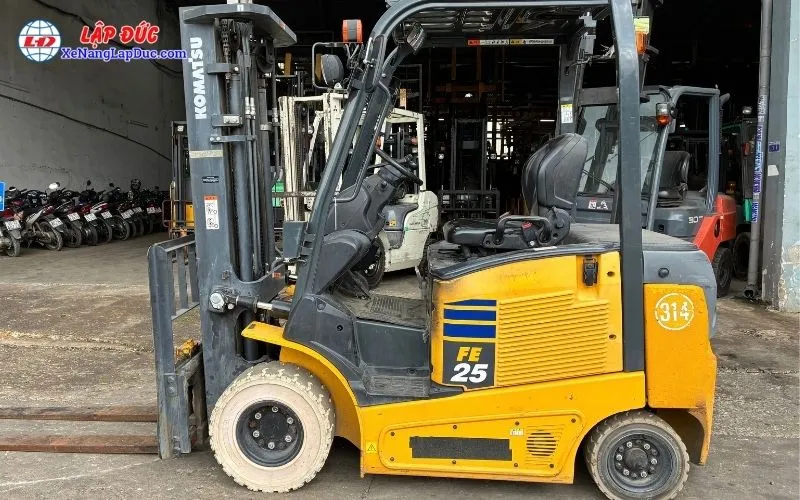 Xe Nâng Điện Ngồi Lái 2.5 Tấn KOMATSU FE25-1