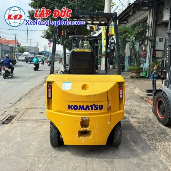 xe-nang-dien-ngoi-lai-2-5-tan-komatsu-fe25-2-5 (5) Xe Nâng Điện Ngồi Lái 2.5 Tấn KOMATSU FE25-2