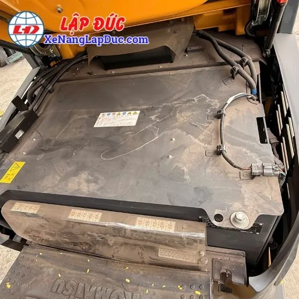 xe-nang-dien-ngoi-lai-2-5-tan-komatsu-fe25-2-5 (6) Xe Nâng Điện Ngồi Lái 2.5 Tấn KOMATSU FE25-2